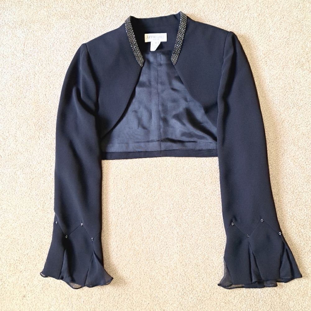 Junnie Leigh top 